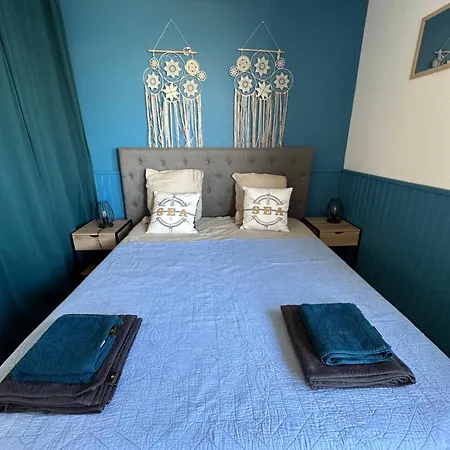 Apparemment Proche * Agde