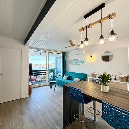 Apparemment Proche * Agde